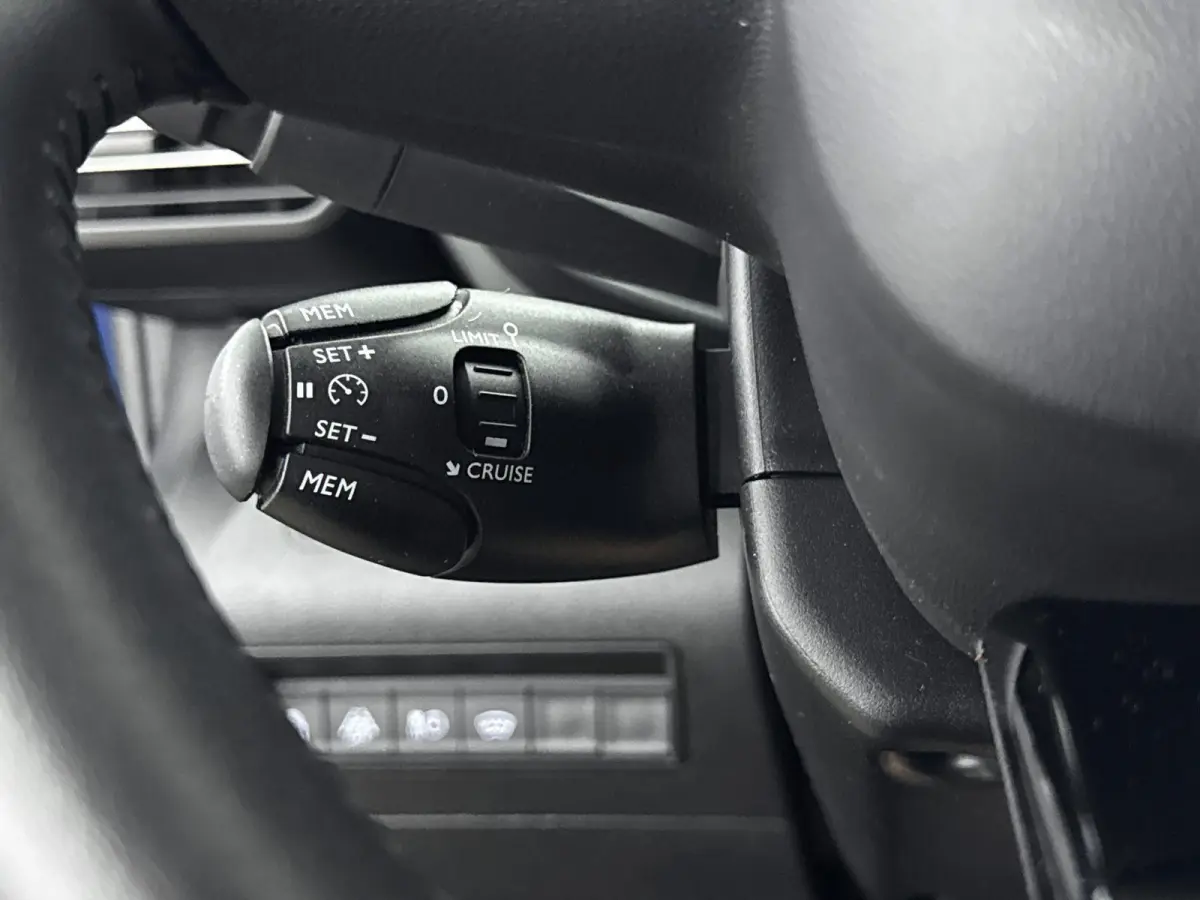 136 pk 50 kWh Shine | ACCU 95% |  Stoel/Vooruit Verwarming | Carplay | Parkeersensoren | Dodehoekbewaking | Automatische Airco