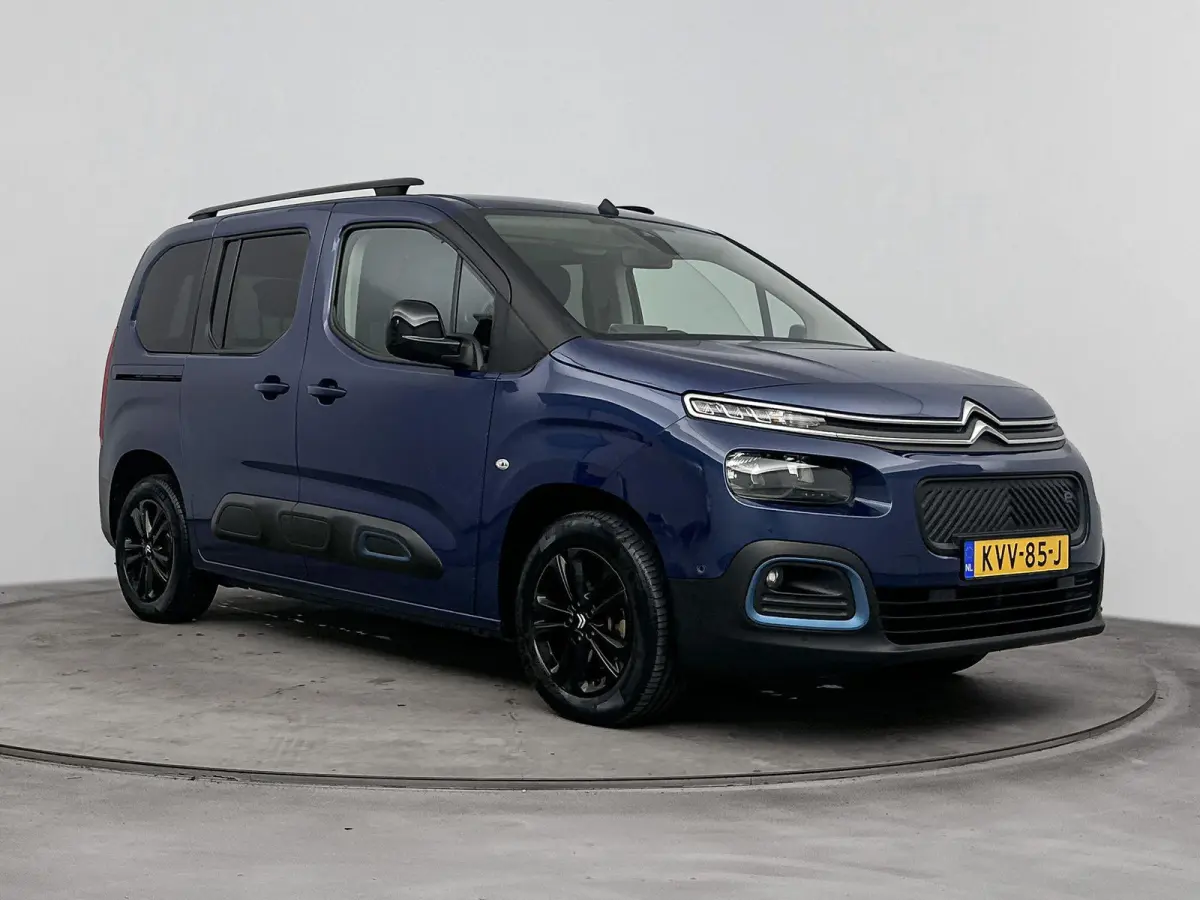 136 pk 50 kWh Shine | ACCU 95% |  Stoel/Vooruit Verwarming | Carplay | Parkeersensoren | Dodehoekbewaking | Automatische Airco