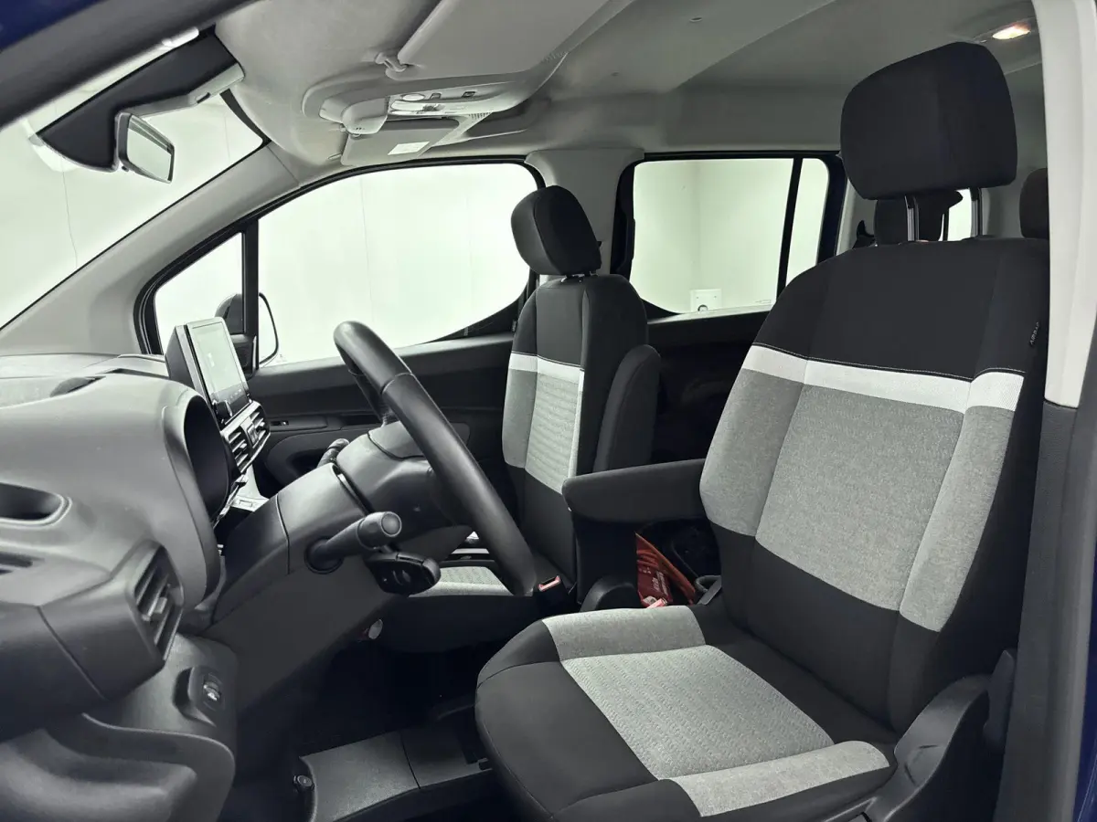 136 pk 50 kWh Shine | ACCU 95% |  Stoel/Vooruit Verwarming | Carplay | Parkeersensoren | Dodehoekbewaking | Automatische Airco