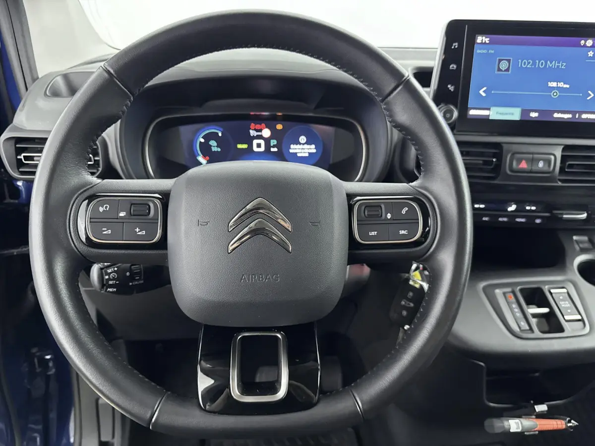 136 pk 50 kWh Shine | ACCU 95% |  Stoel/Vooruit Verwarming | Carplay | Parkeersensoren | Dodehoekbewaking | Automatische Airco