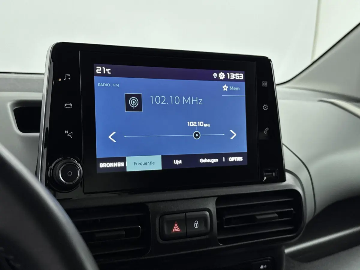 136 pk 50 kWh Shine | ACCU 95% |  Stoel/Vooruit Verwarming | Carplay | Parkeersensoren | Dodehoekbewaking | Automatische Airco