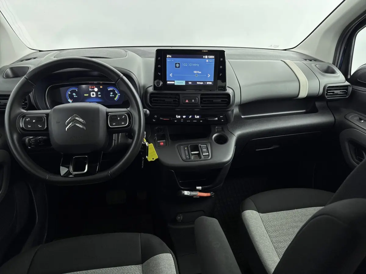 136 pk 50 kWh Shine | ACCU 95% |  Stoel/Vooruit Verwarming | Carplay | Parkeersensoren | Dodehoekbewaking | Automatische Airco