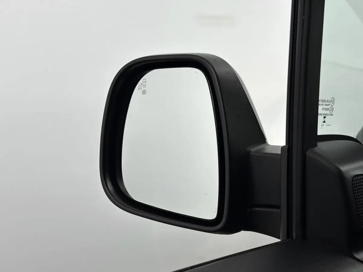 136 pk 50 kWh Shine | ACCU 95% |  Stoel/Vooruit Verwarming | Carplay | Parkeersensoren | Dodehoekbewaking | Automatische Airco