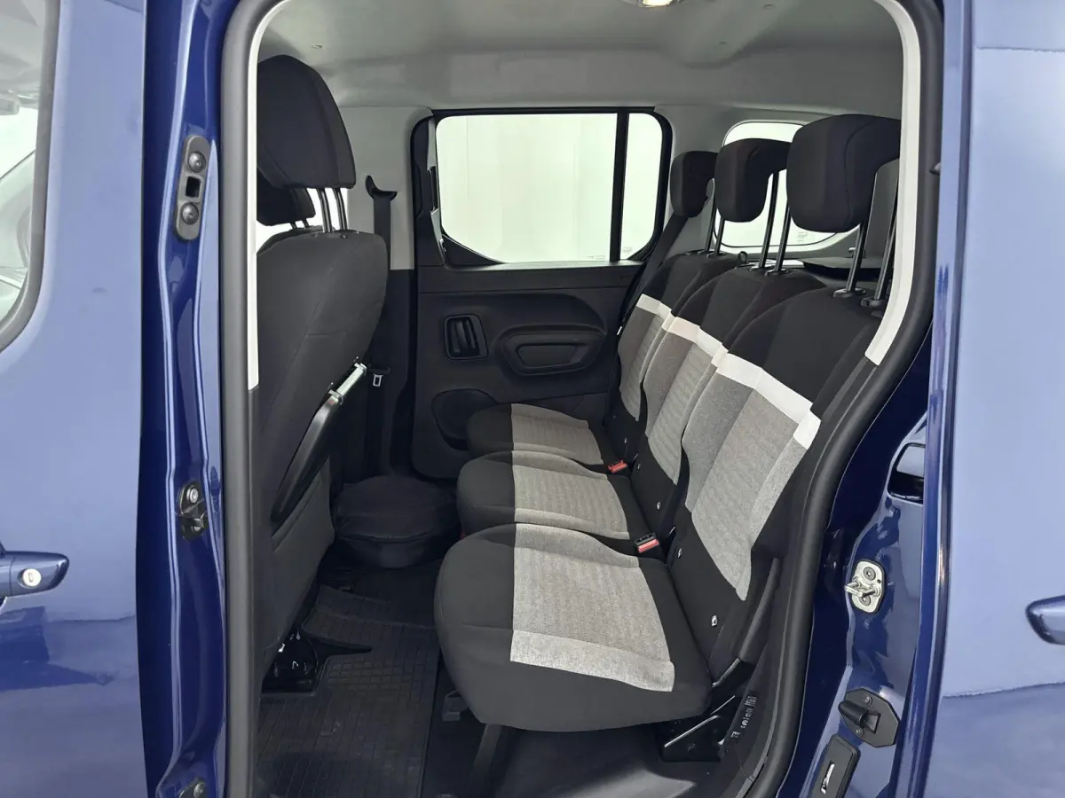 136 pk 50 kWh Shine | ACCU 95% |  Stoel/Vooruit Verwarming | Carplay | Parkeersensoren | Dodehoekbewaking | Automatische Airco