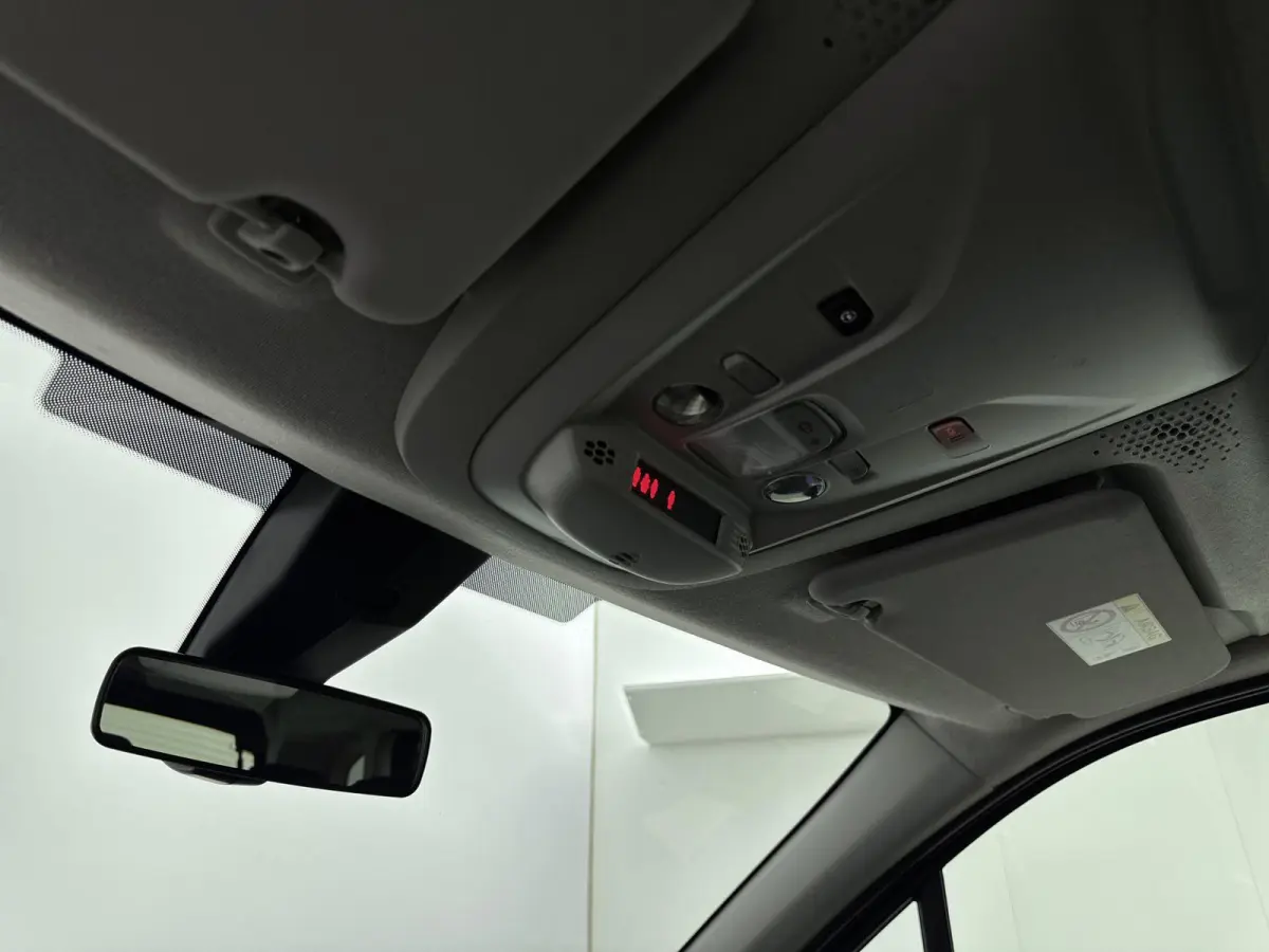 136 pk 50 kWh Shine | ACCU 95% |  Stoel/Vooruit Verwarming | Carplay | Parkeersensoren | Dodehoekbewaking | Automatische Airco