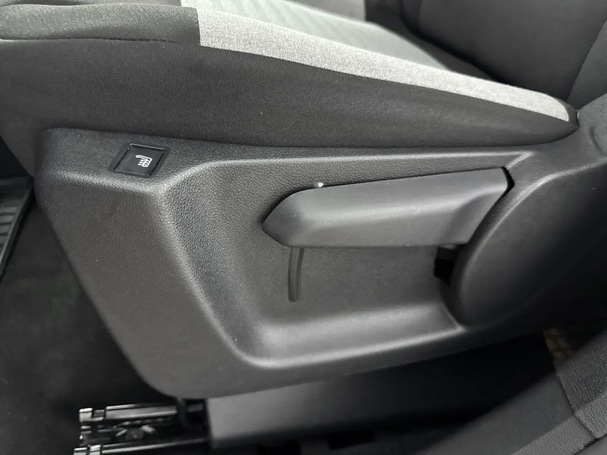 136 pk 50 kWh Shine | ACCU 95% |  Stoel/Vooruit Verwarming | Carplay | Parkeersensoren | Dodehoekbewaking | Automatische Airco