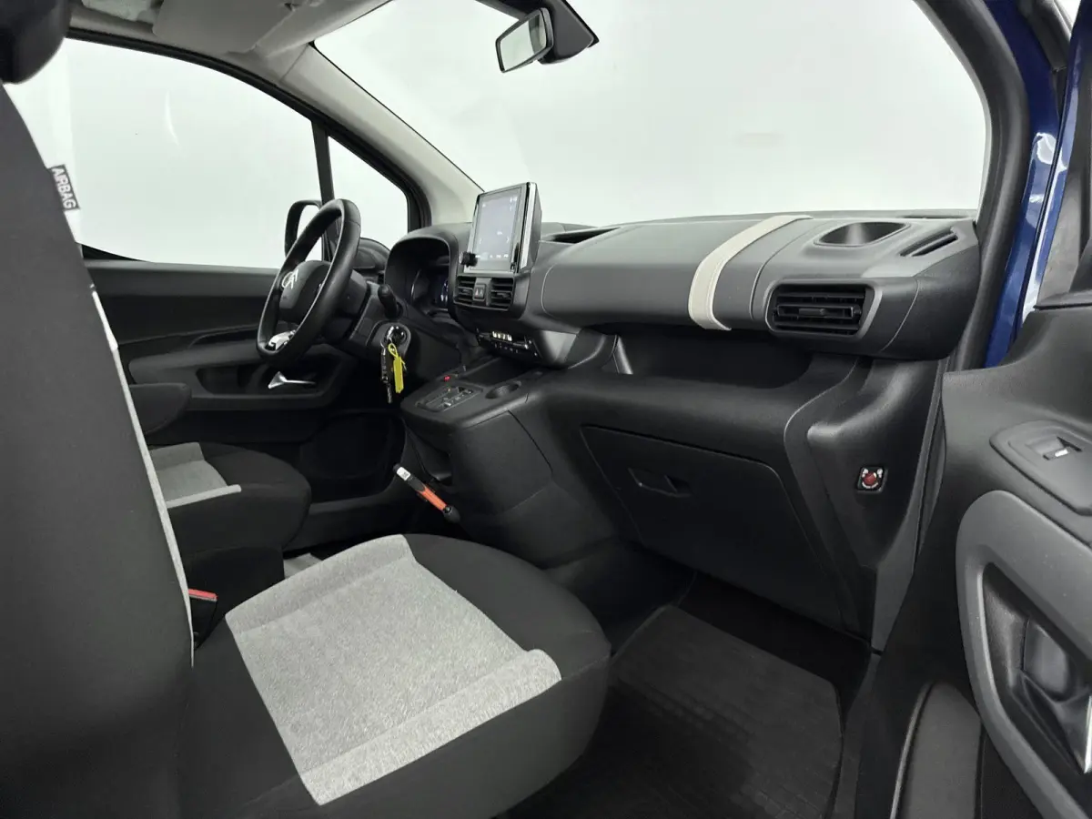 136 pk 50 kWh Shine | ACCU 95% |  Stoel/Vooruit Verwarming | Carplay | Parkeersensoren | Dodehoekbewaking | Automatische Airco