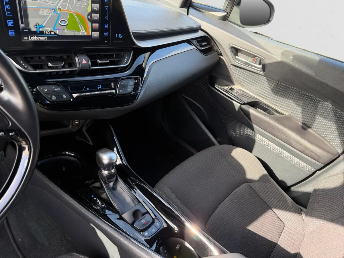 1.8 Hybrid Dynamic Aut- Camera, Navigatie, Stoelverwarming, Trekhaak, Privacy Glass
