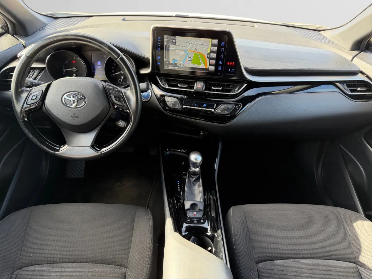 1.8 Hybrid Dynamic Aut- Camera, Navigatie, Stoelverwarming, Trekhaak, Privacy Glass