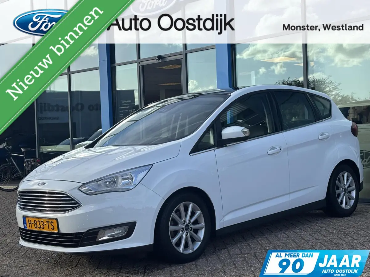 1.0 Titanium 125PK Panodak Cruise Elek. Achterklep Verwarmde Voorruit Navi Climate Parkeersensoren Achter Carplay *Dealer Onderhouden*