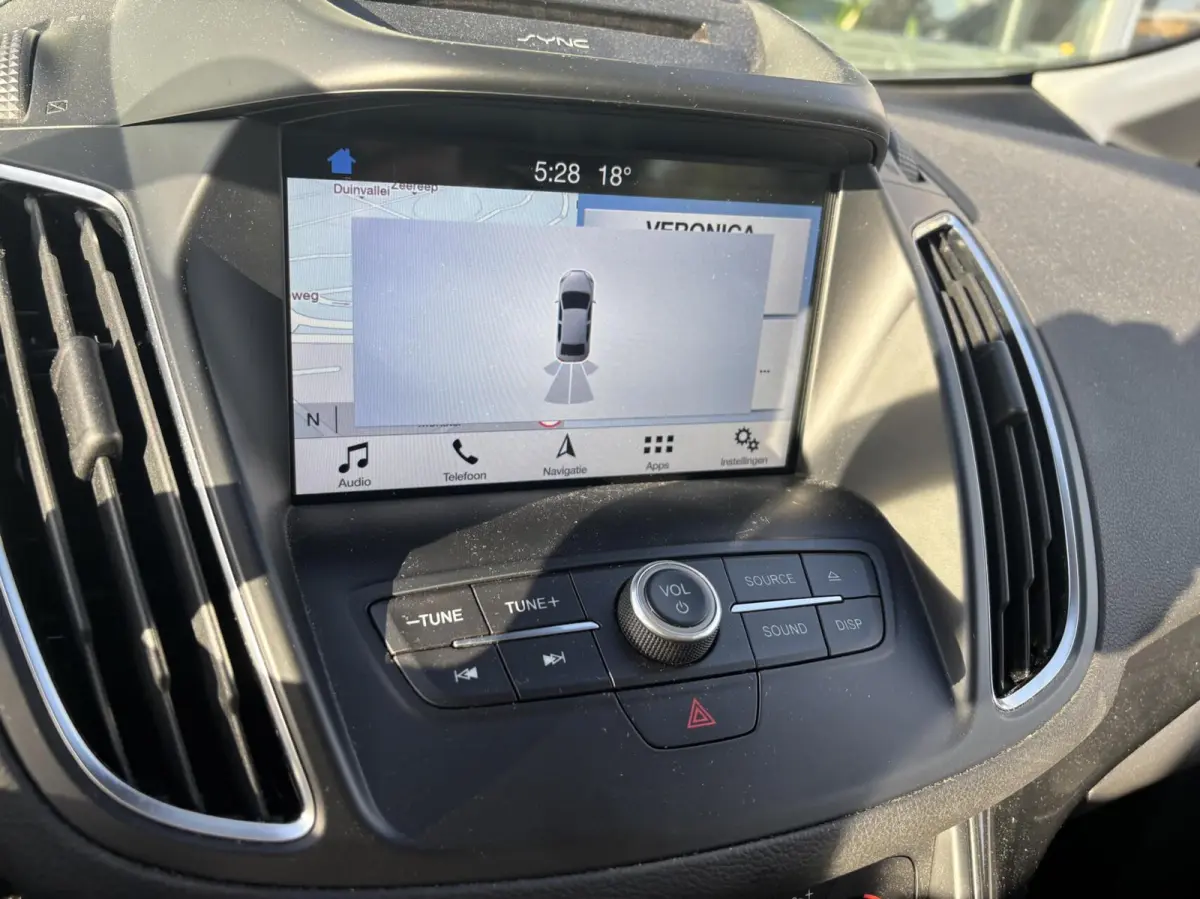 1.0 Titanium 125PK Panodak Cruise Elek. Achterklep Verwarmde Voorruit Navi Climate Parkeersensoren Achter Carplay *Dealer Onderhouden*