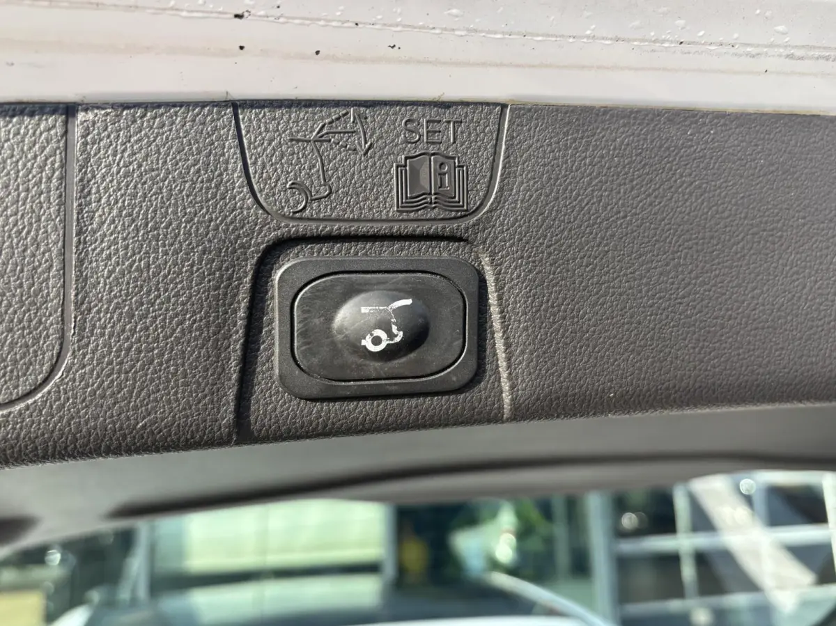 1.0 Titanium 125PK Panodak Cruise Elek. Achterklep Verwarmde Voorruit Navi Climate Parkeersensoren Achter Carplay *Dealer Onderhouden*