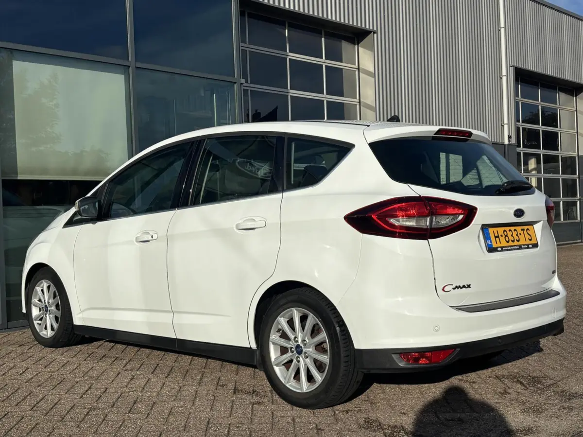 1.0 Titanium 125PK Panodak Cruise Elek. Achterklep Verwarmde Voorruit Navi Climate Parkeersensoren Achter Carplay *Dealer Onderhouden*