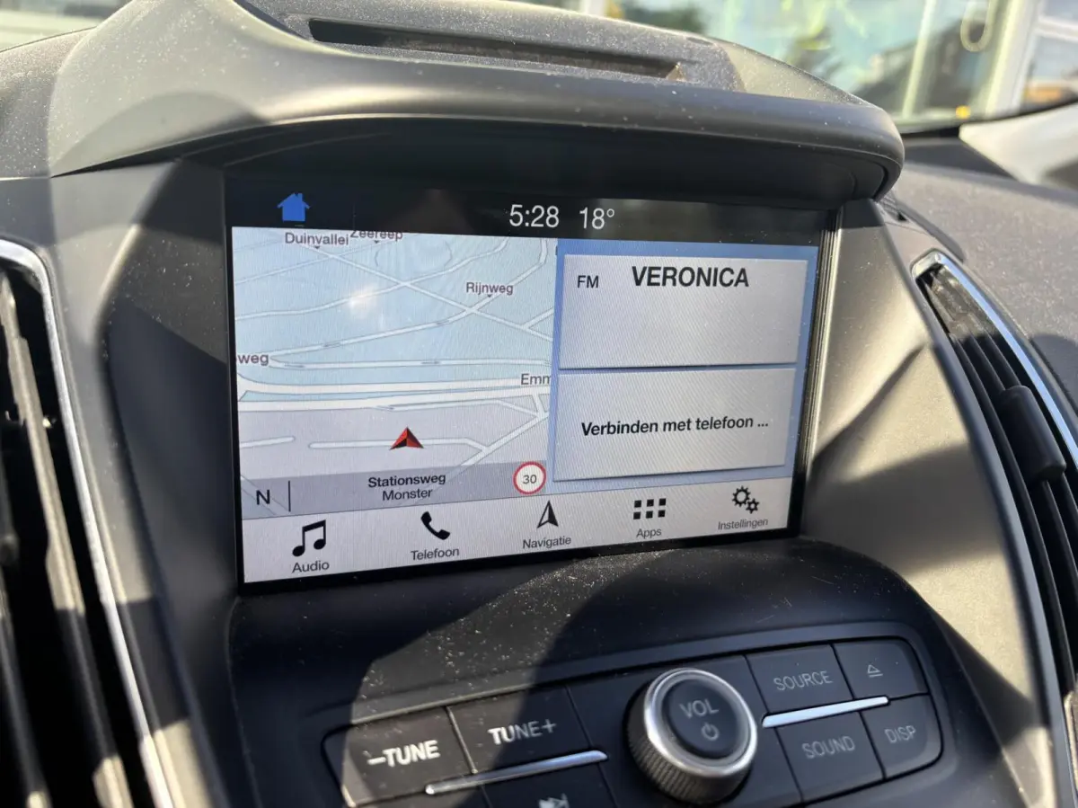 1.0 Titanium 125PK Panodak Cruise Elek. Achterklep Verwarmde Voorruit Navi Climate Parkeersensoren Achter Carplay *Dealer Onderhouden*