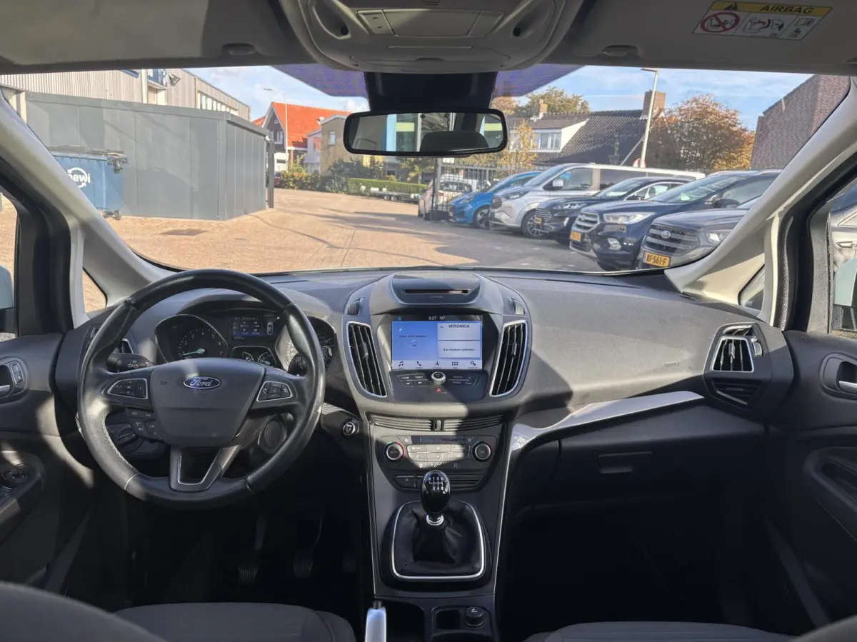 1.0 Titanium 125PK Panodak Cruise Elek. Achterklep Verwarmde Voorruit Navi Climate Parkeersensoren Achter Carplay *Dealer Onderhouden*