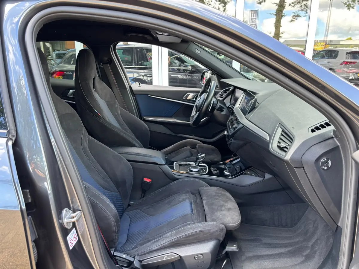 118d High Executive | M Pakket | Shadow Line | Apple Carplay | Achterruitrijcamera