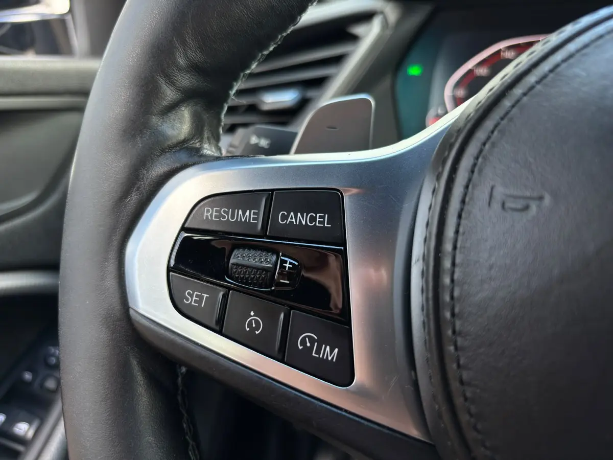 118d High Executive | M Pakket | Shadow Line | Apple Carplay | Achterruitrijcamera
