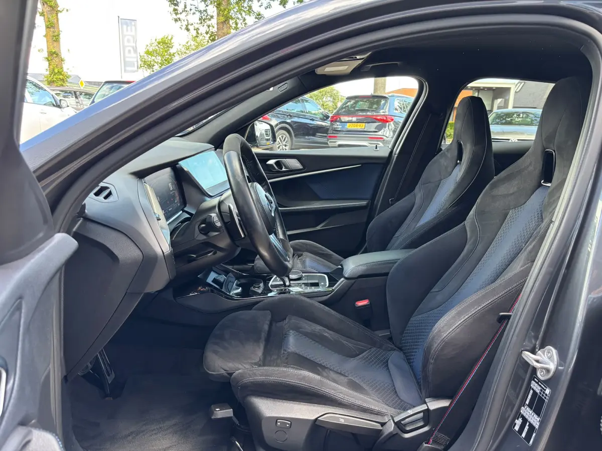 118d High Executive | M Pakket | Shadow Line | Apple Carplay | Achterruitrijcamera