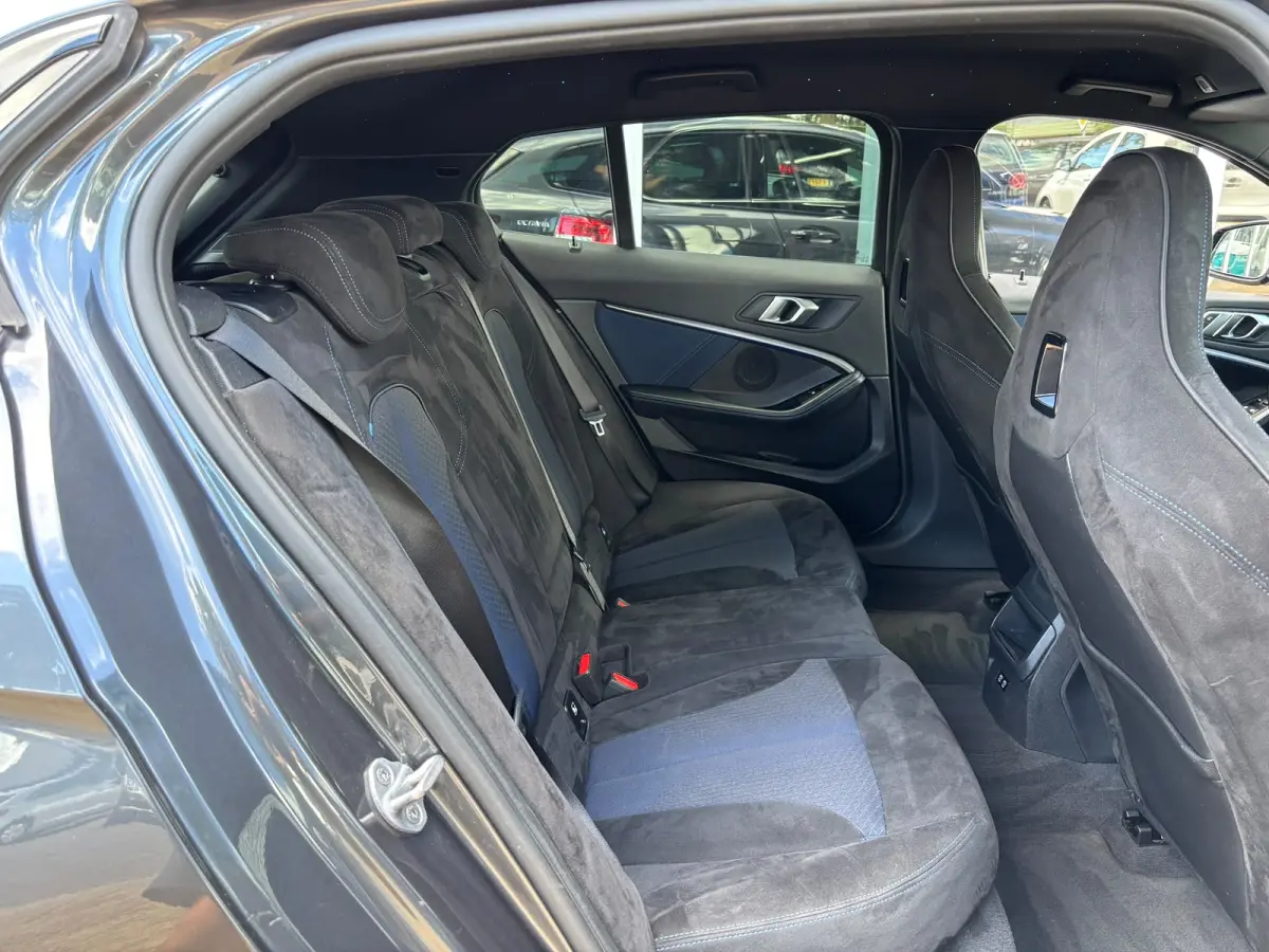 118d High Executive | M Pakket | Shadow Line | Apple Carplay | Achterruitrijcamera