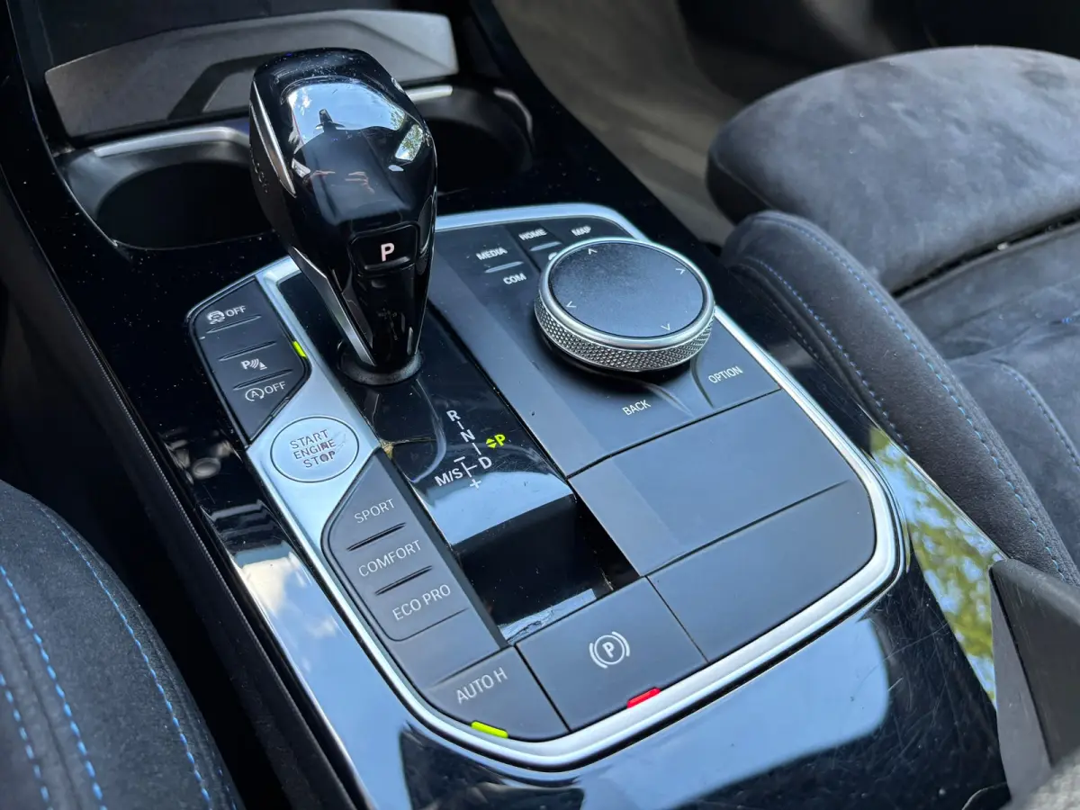 118d High Executive | M Pakket | Shadow Line | Apple Carplay | Achterruitrijcamera