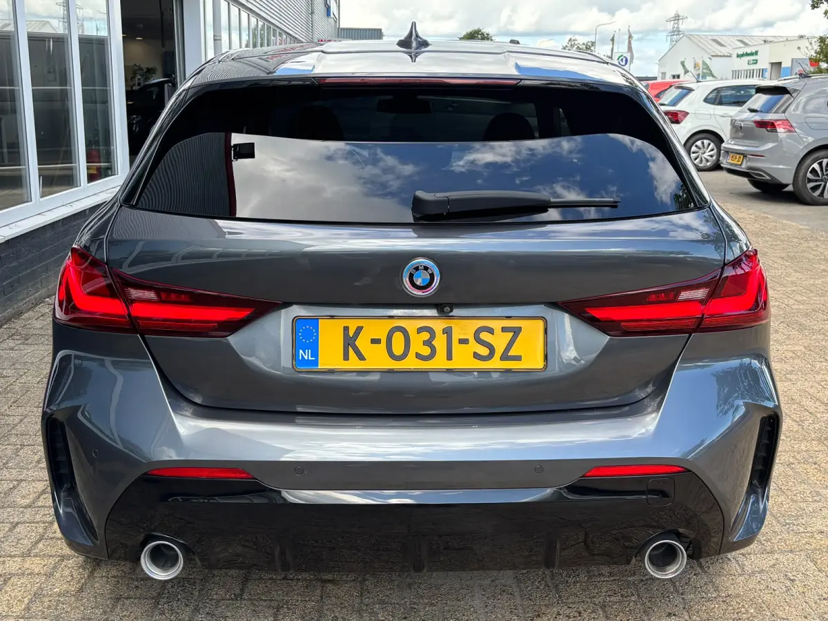 118d High Executive | M Pakket | Shadow Line | Apple Carplay | Achterruitrijcamera
