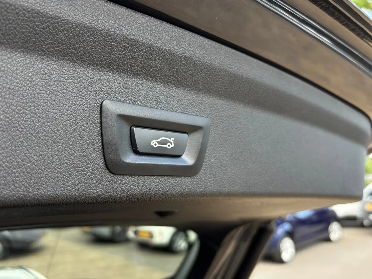 118d High Executive | M Pakket | Shadow Line | Apple Carplay | Achterruitrijcamera