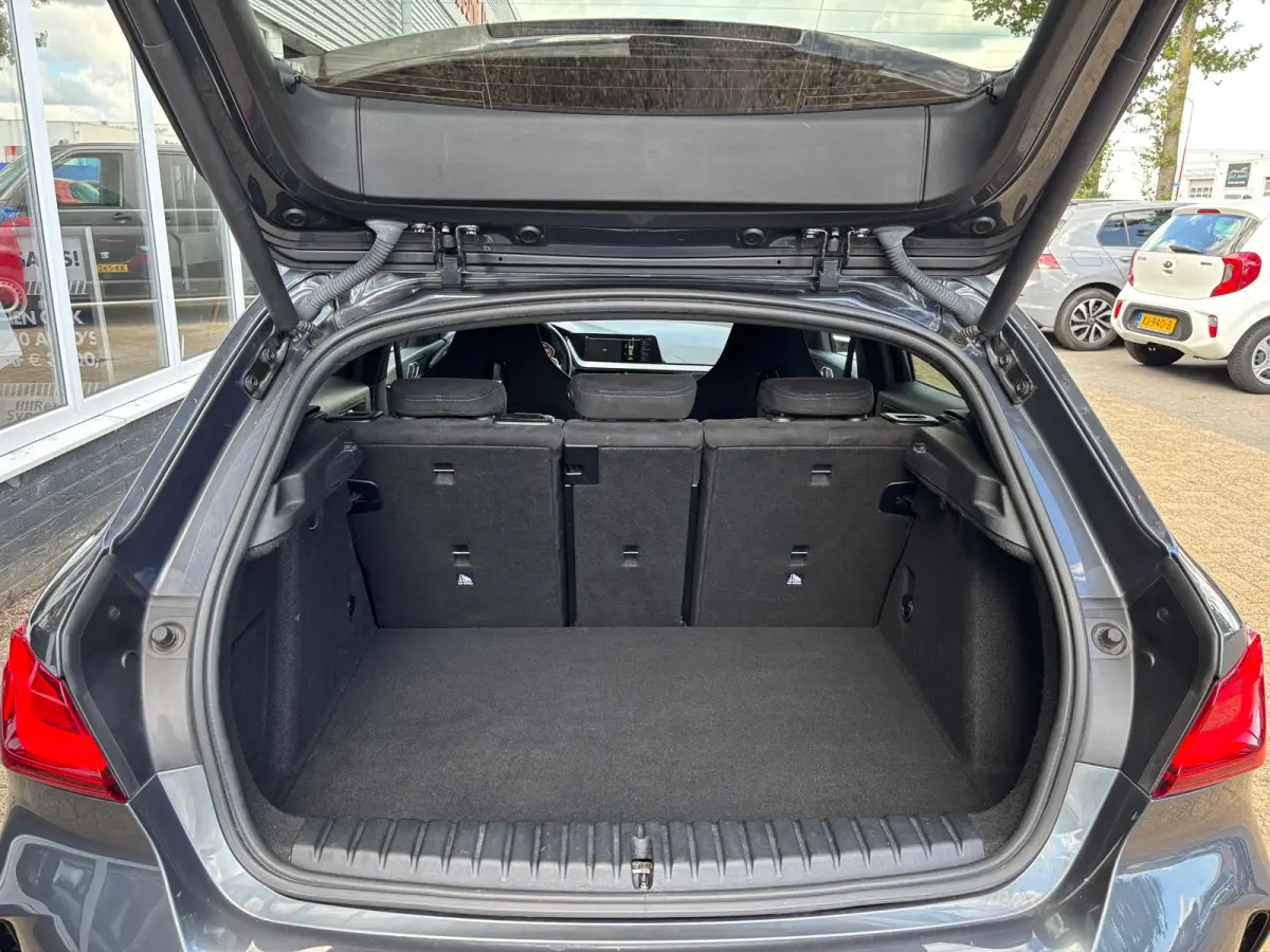 118d High Executive | M Pakket | Shadow Line | Apple Carplay | Achterruitrijcamera