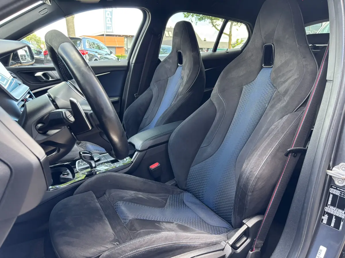 118d High Executive | M Pakket | Shadow Line | Apple Carplay | Achterruitrijcamera