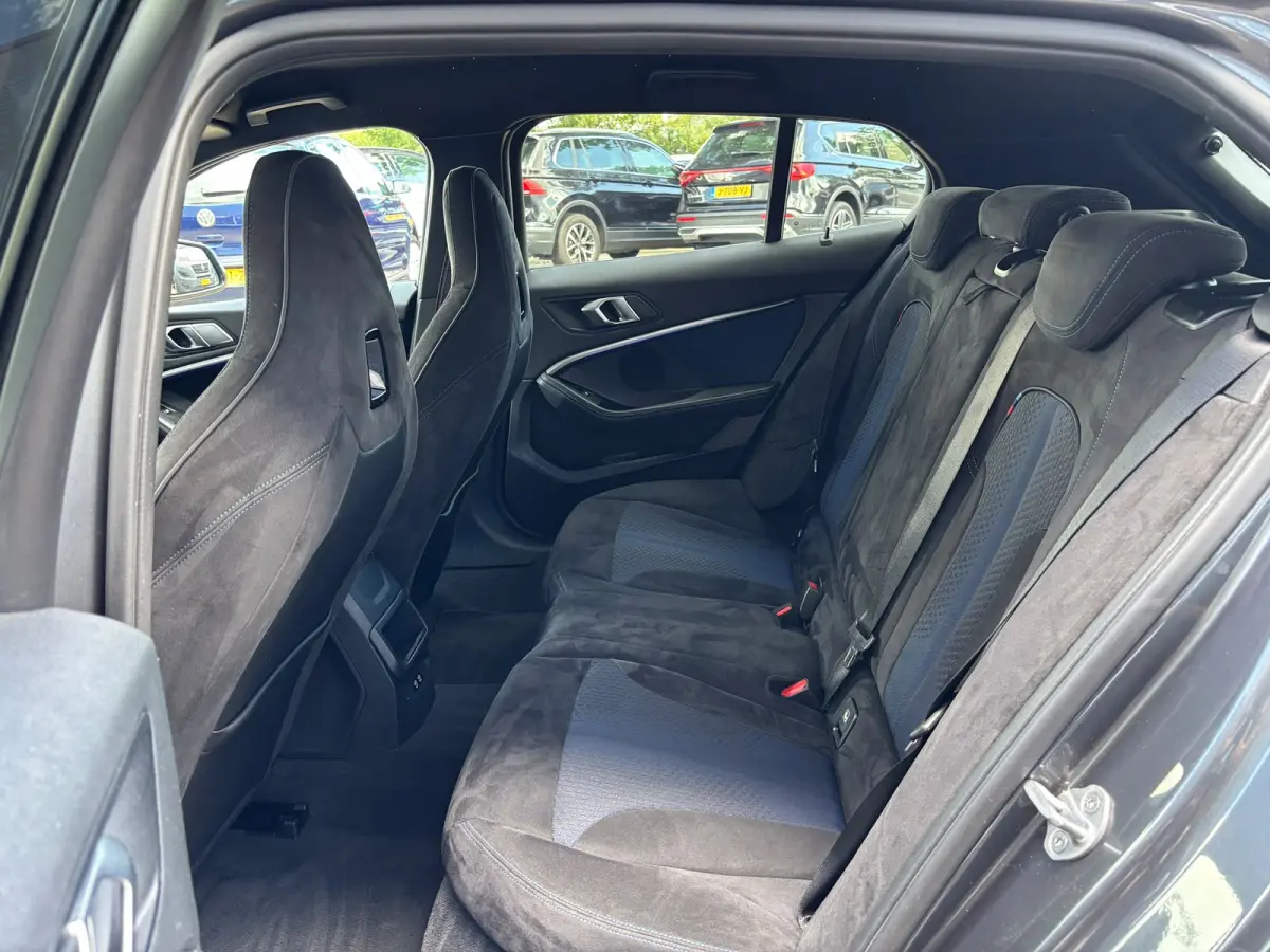 118d High Executive | M Pakket | Shadow Line | Apple Carplay | Achterruitrijcamera