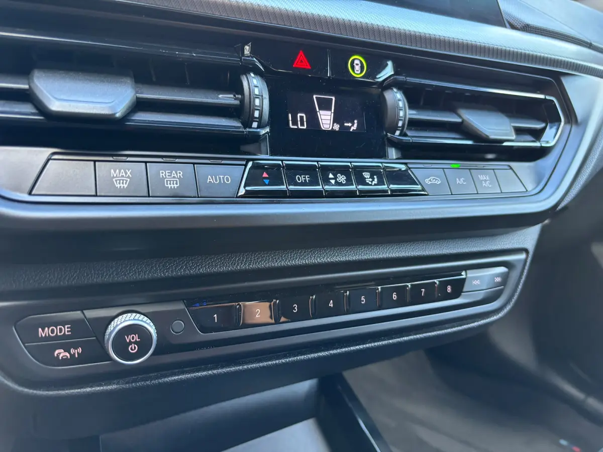118d High Executive | M Pakket | Shadow Line | Apple Carplay | Achterruitrijcamera