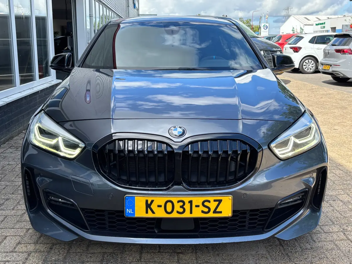 118d High Executive | M Pakket | Shadow Line | Apple Carplay | Achterruitrijcamera