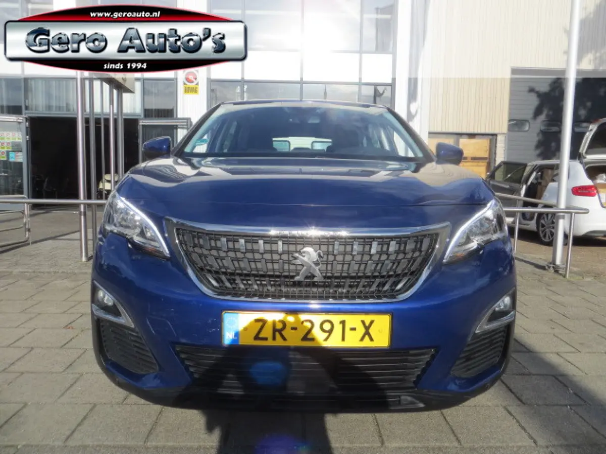 1.2 PureTech Blue Lease Executive vol leder trekhaak pdc etc