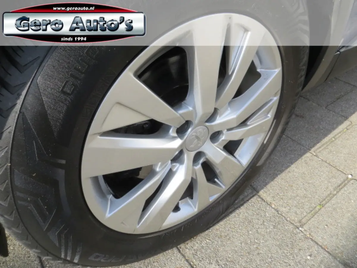 1.2 PureTech Blue Lease Executive vol leder trekhaak pdc etc