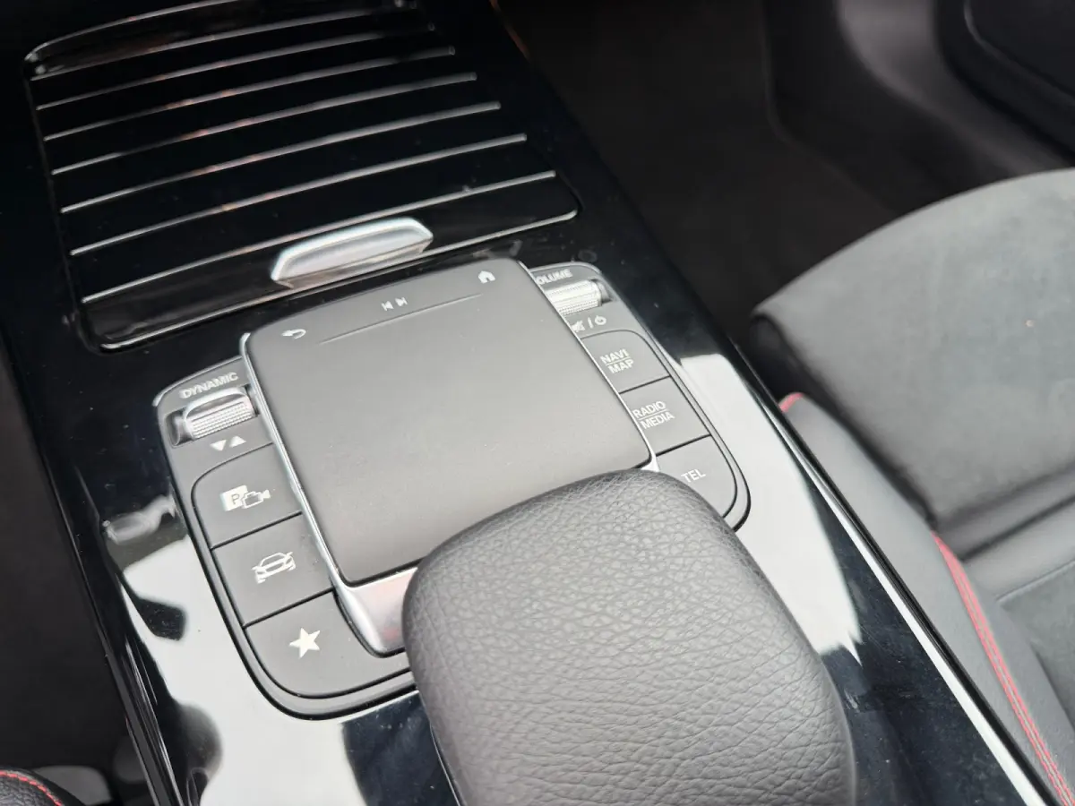 180 AMG Night Edition Aut- Nap 9dkm, Dealer Onderhouden, Panoramadak, Sfeerverlichting