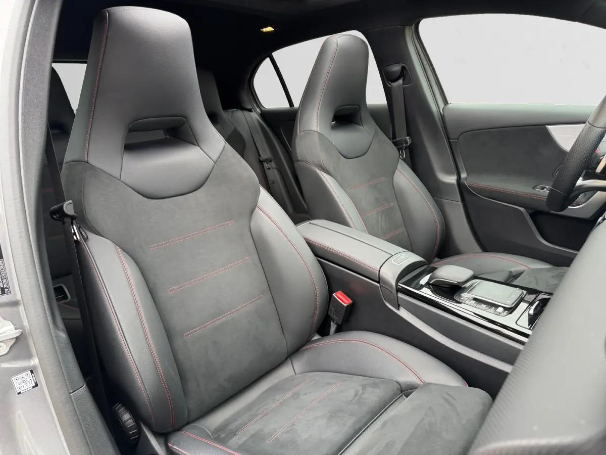 180 AMG Night Edition Aut- Nap 9dkm, Dealer Onderhouden, Panoramadak, Sfeerverlichting
