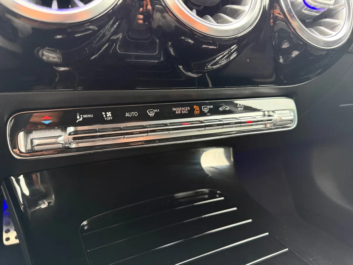 180 AMG Night Edition Aut- Nap 9dkm, Dealer Onderhouden, Panoramadak, Sfeerverlichting