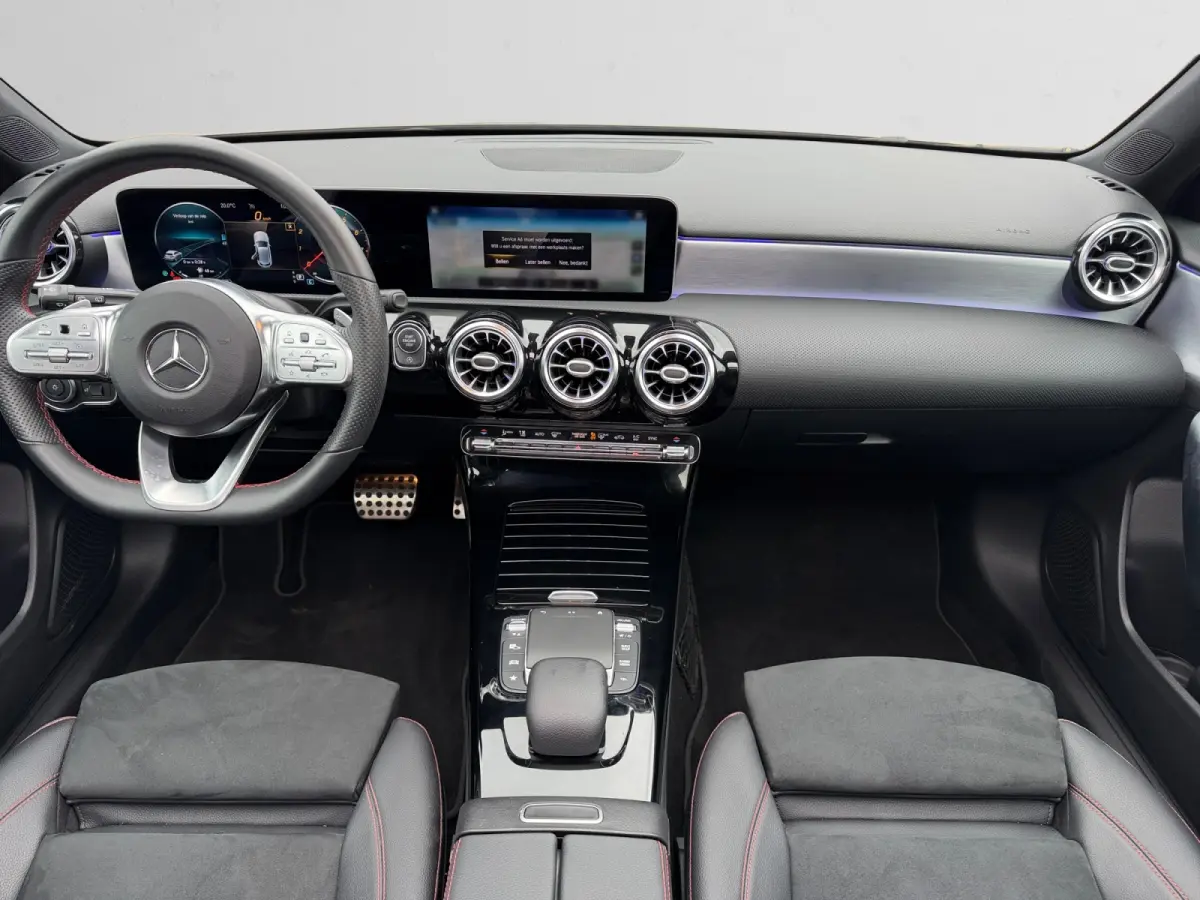 180 AMG Night Edition Aut- Nap 9dkm, Dealer Onderhouden, Panoramadak, Sfeerverlichting