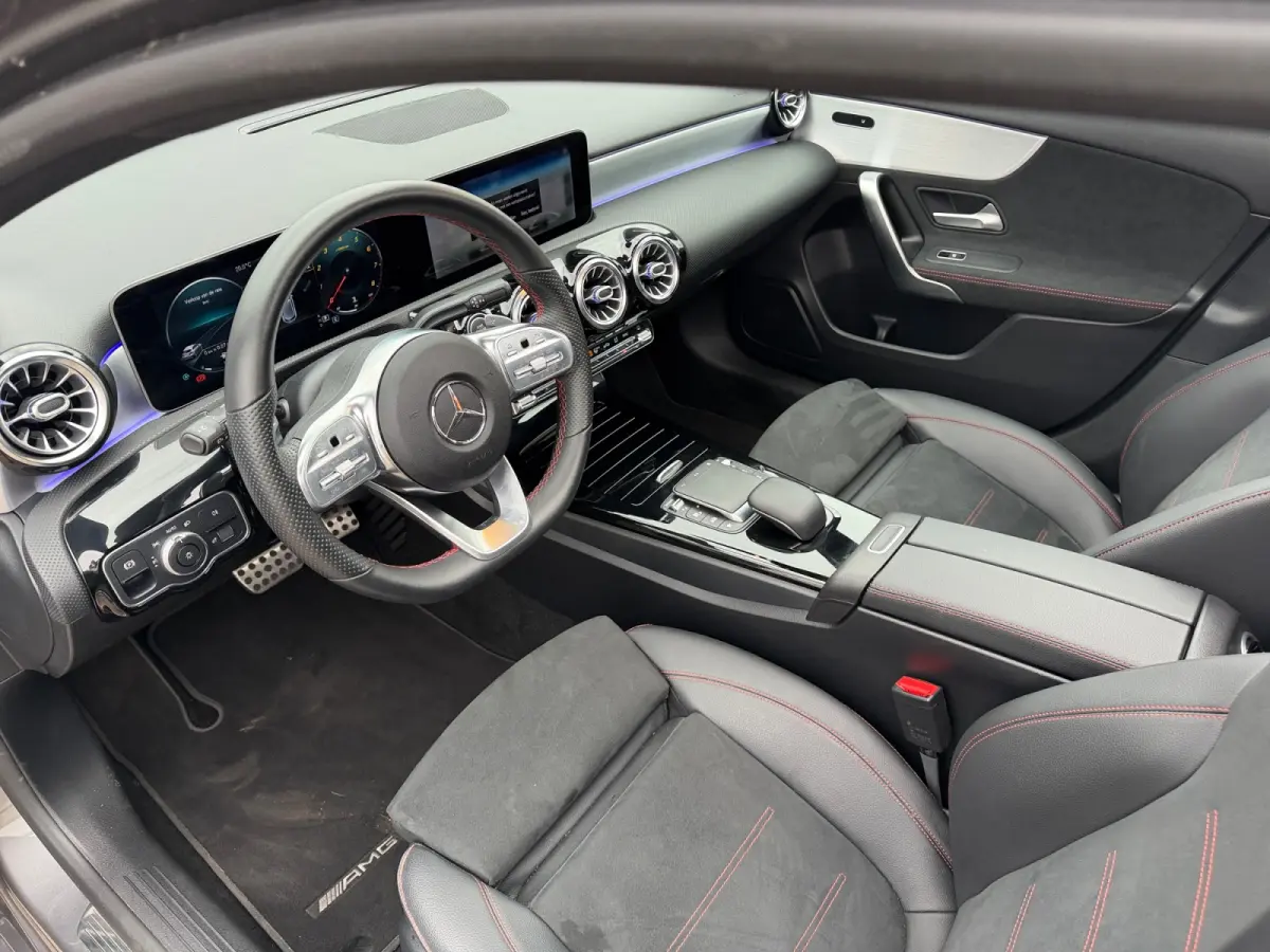 180 AMG Night Edition Aut- Nap 9dkm, Dealer Onderhouden, Panoramadak, Sfeerverlichting
