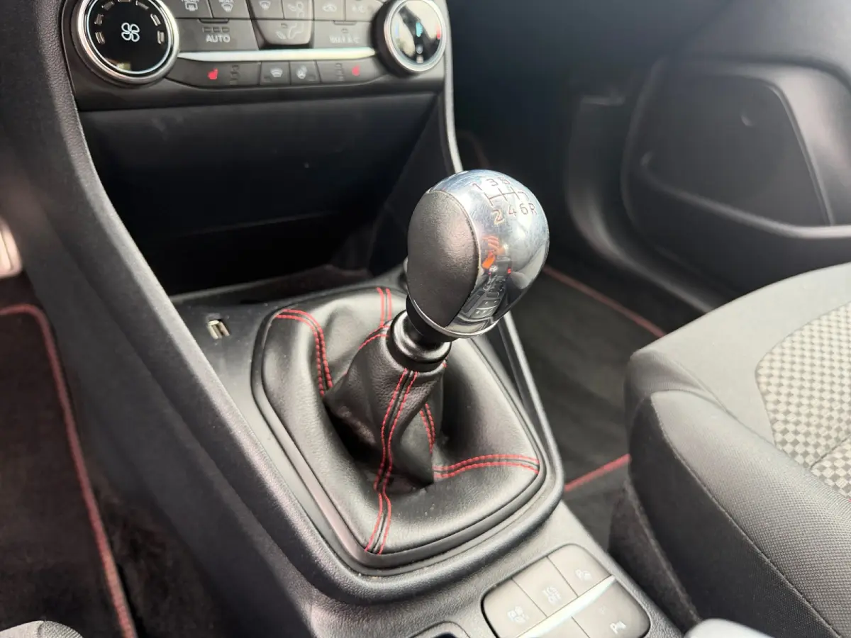 1.0 EcoBoost Hybrid ST-Line Carplay, Android Auto, Stuur/Stoelverwarming, Led, Camera, Park Assist