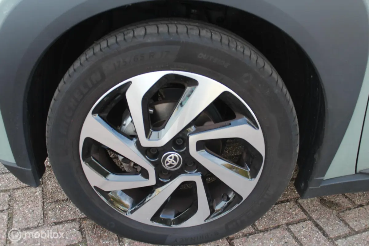 1.0 VVT-i MT Pulse ECC/Adaptive-Cruise/Camera/17Inch
