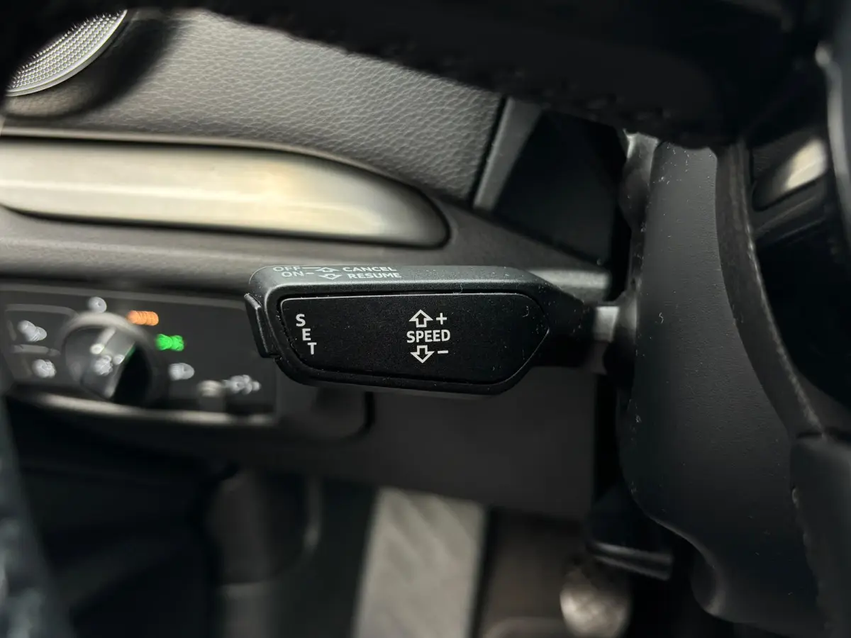 1.0 TFSI Sport Lease Edition | Sportstoelen | Zwartehemel | Sfeerverlichting | Bluetooth