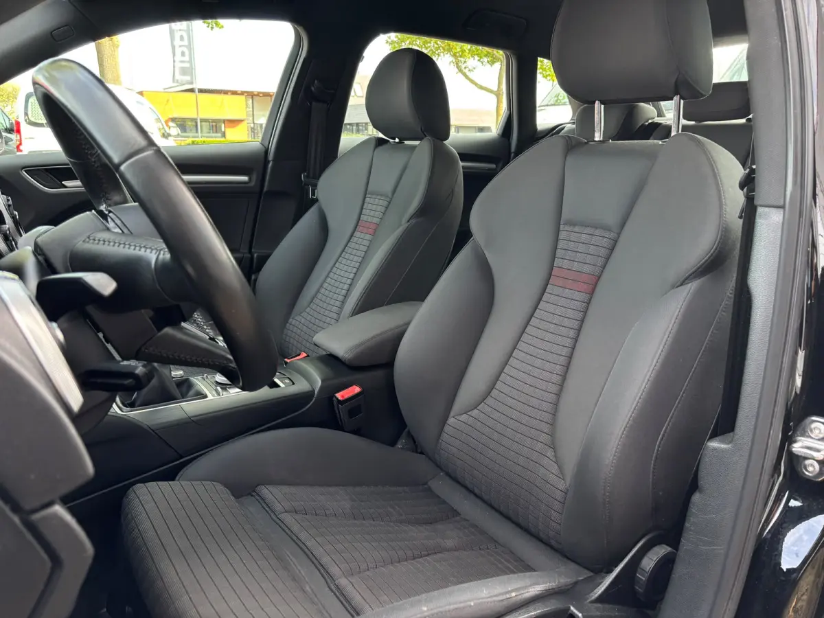 1.0 TFSI Sport Lease Edition | Sportstoelen | Zwartehemel | Sfeerverlichting | Bluetooth