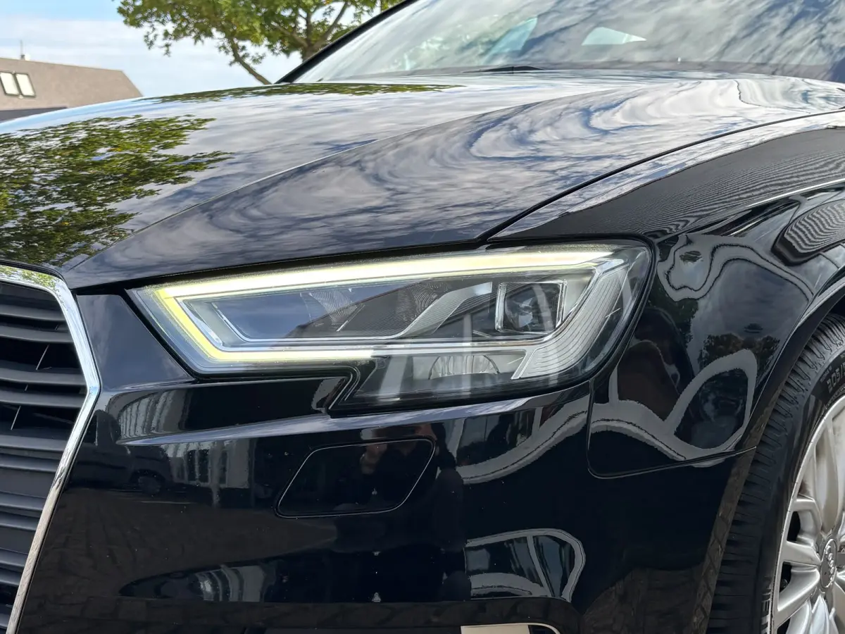 1.0 TFSI Sport Lease Edition | Sportstoelen | Zwartehemel | Sfeerverlichting | Bluetooth