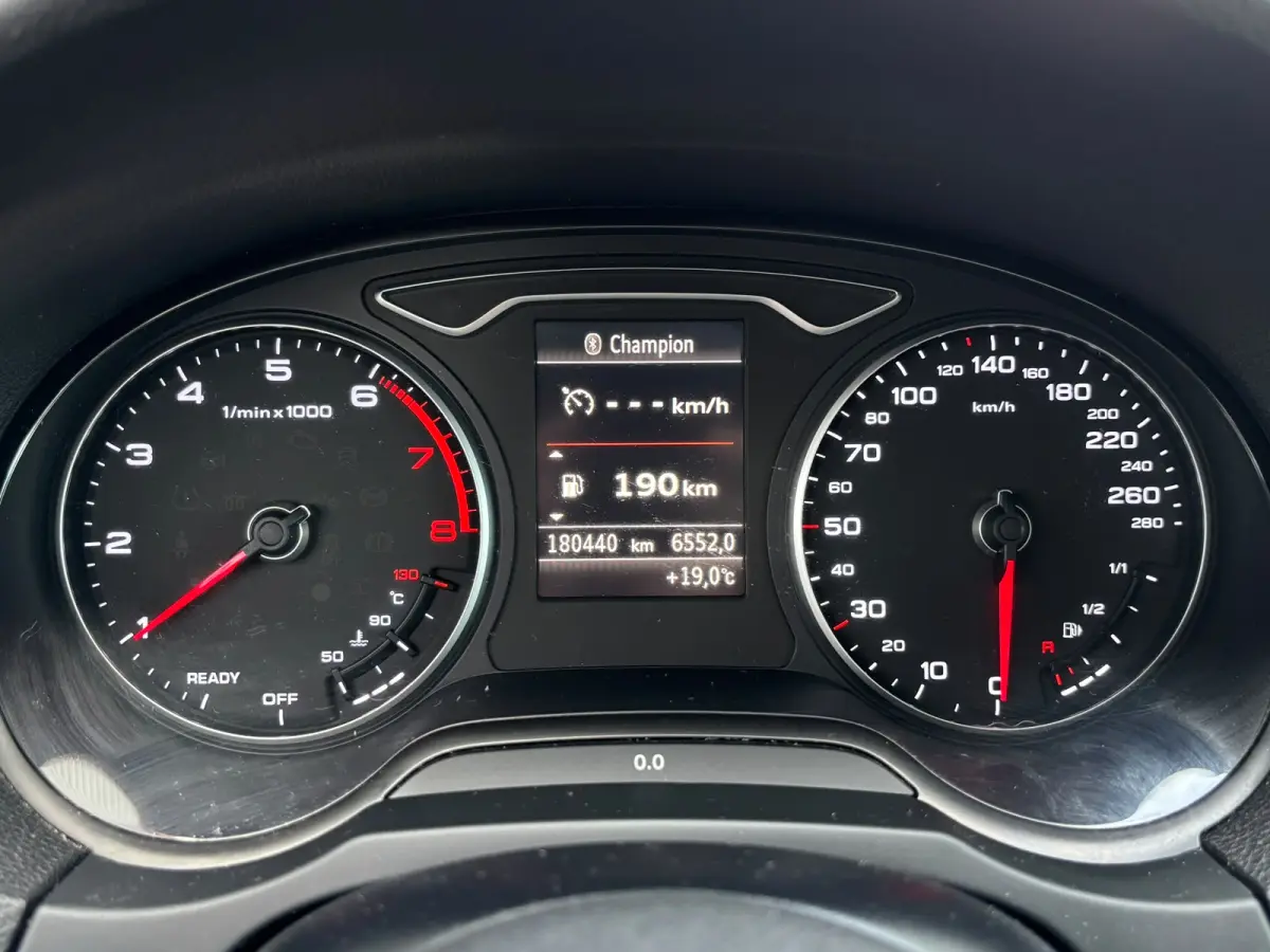 1.0 TFSI Sport Lease Edition | Sportstoelen | Zwartehemel | Sfeerverlichting | Bluetooth