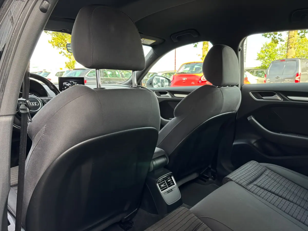 1.0 TFSI Sport Lease Edition | Sportstoelen | Zwartehemel | Sfeerverlichting | Bluetooth