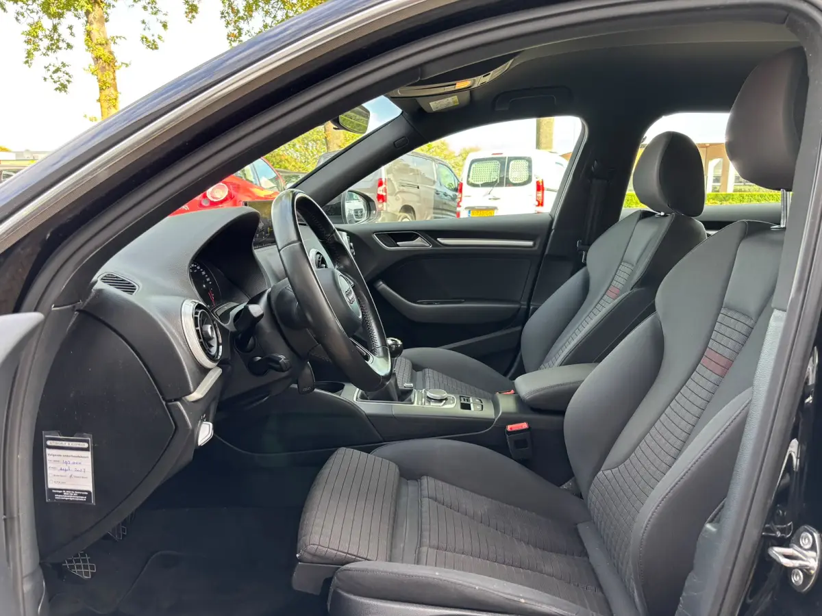1.0 TFSI Sport Lease Edition | Sportstoelen | Zwartehemel | Sfeerverlichting | Bluetooth