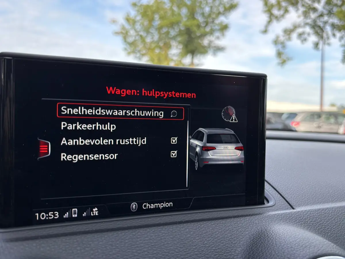 1.0 TFSI Sport Lease Edition | Sportstoelen | Zwartehemel | Sfeerverlichting | Bluetooth