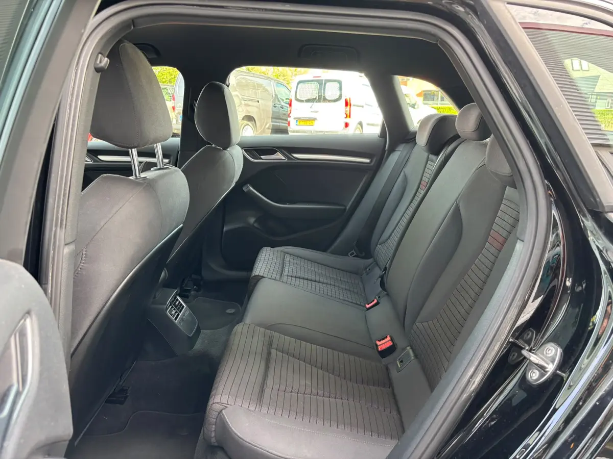 1.0 TFSI Sport Lease Edition | Sportstoelen | Zwartehemel | Sfeerverlichting | Bluetooth