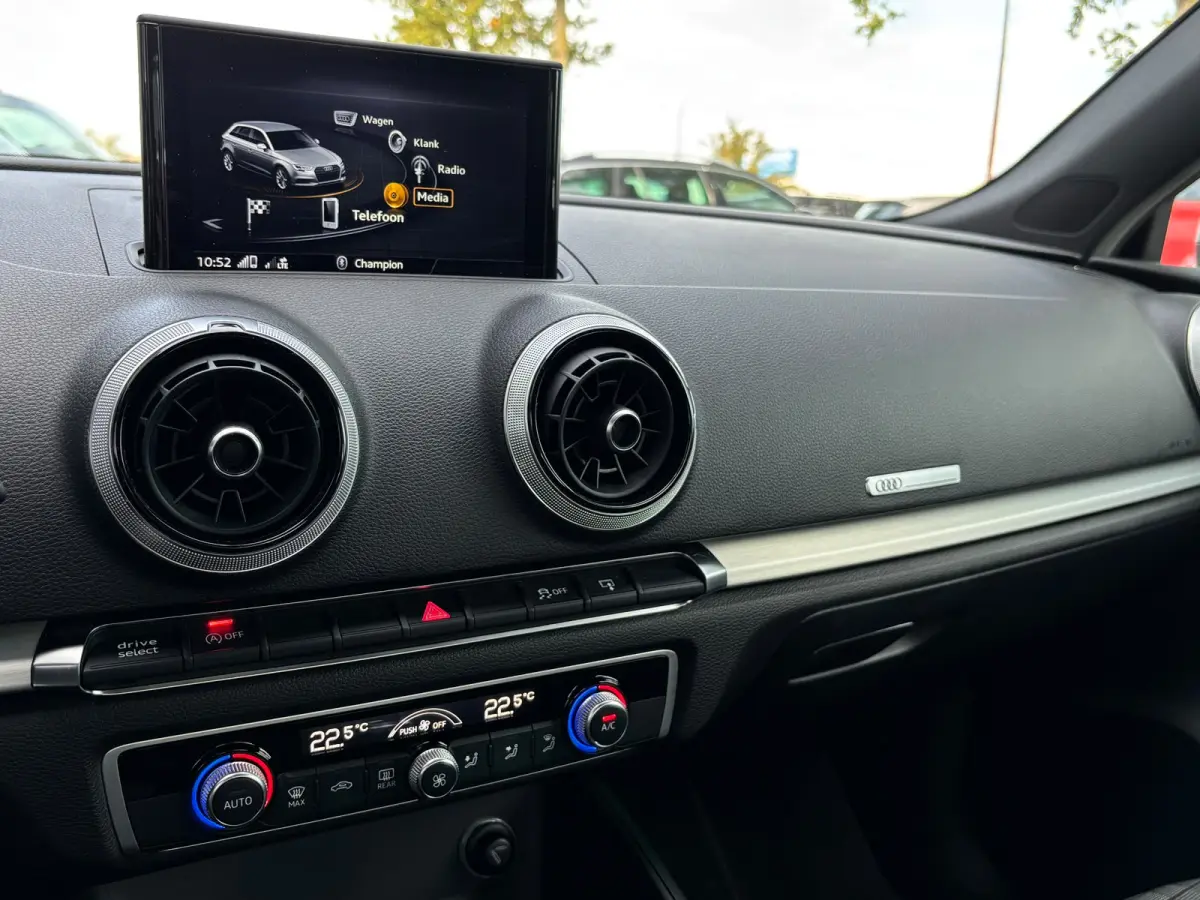 1.0 TFSI Sport Lease Edition | Sportstoelen | Zwartehemel | Sfeerverlichting | Bluetooth