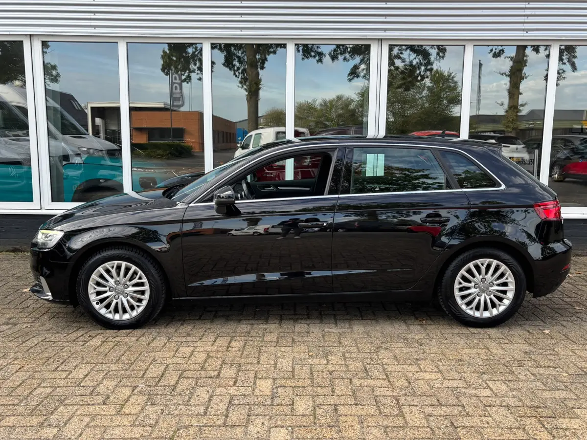 1.0 TFSI Sport Lease Edition | Sportstoelen | Zwartehemel | Sfeerverlichting | Bluetooth